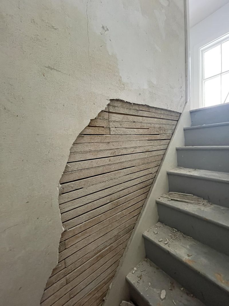 Plaster walls lovingly redone instead of quick paint