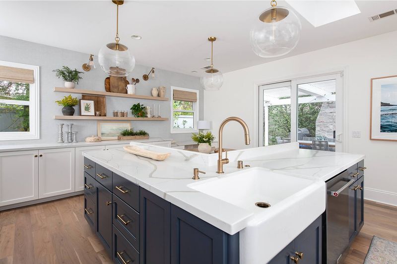 L-Shaped Kitchen Islands Force Circulation Puzzles