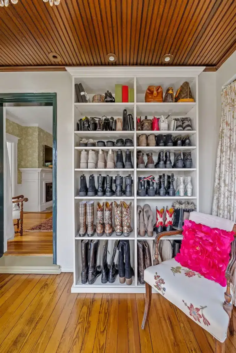 Implement a Shoe Organization System
