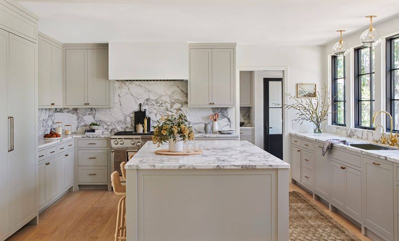 Backsplash Extensions Make Cabinets Feel Built-In
