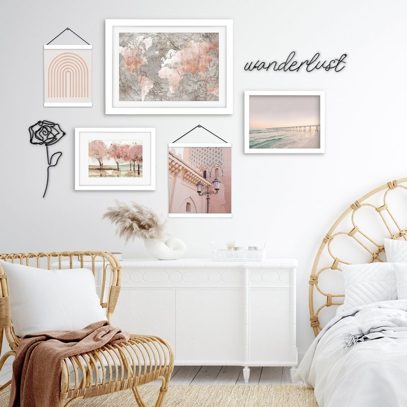 Hang Feminine Artwork