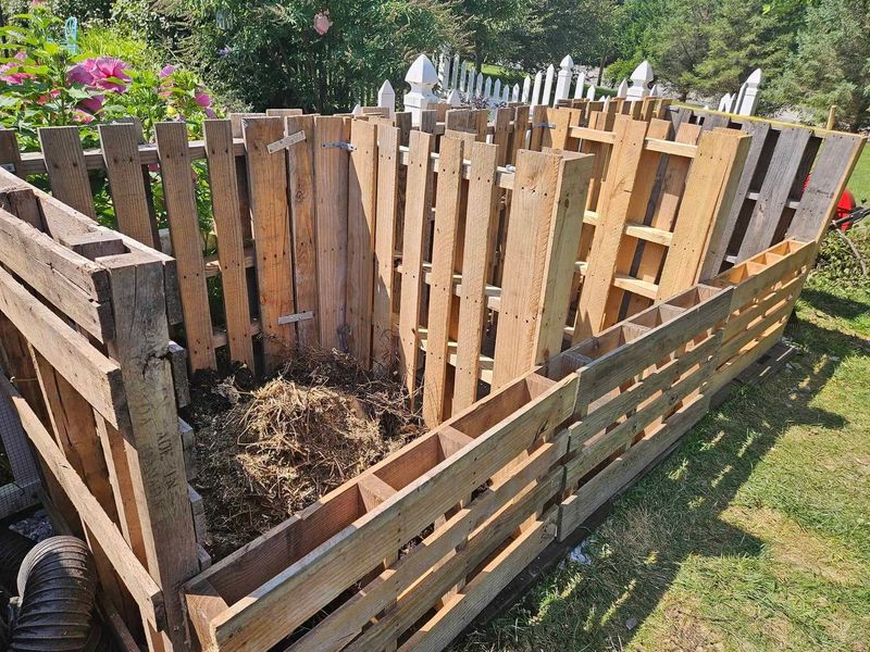 Construct A Compost Bin From Pallets