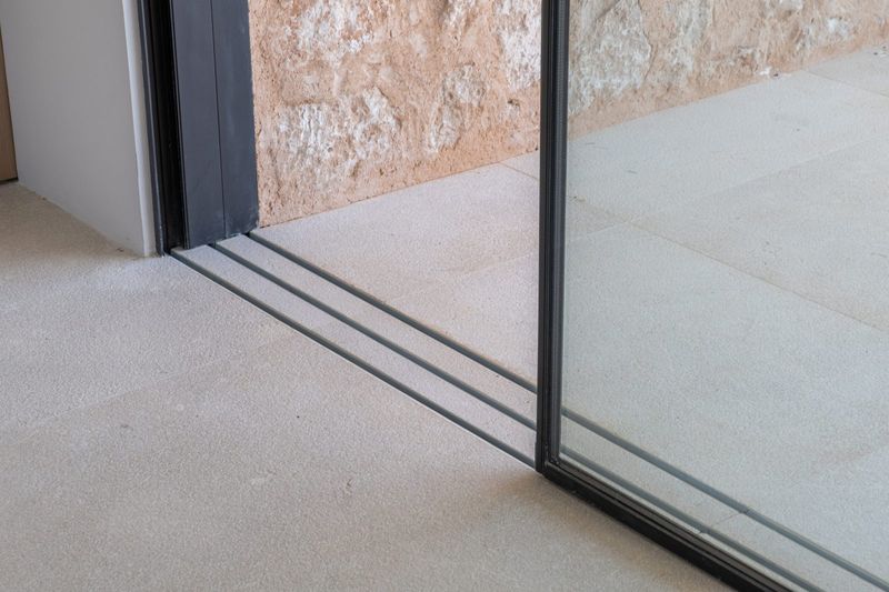 Flush Thresholds For Seamless Transitions