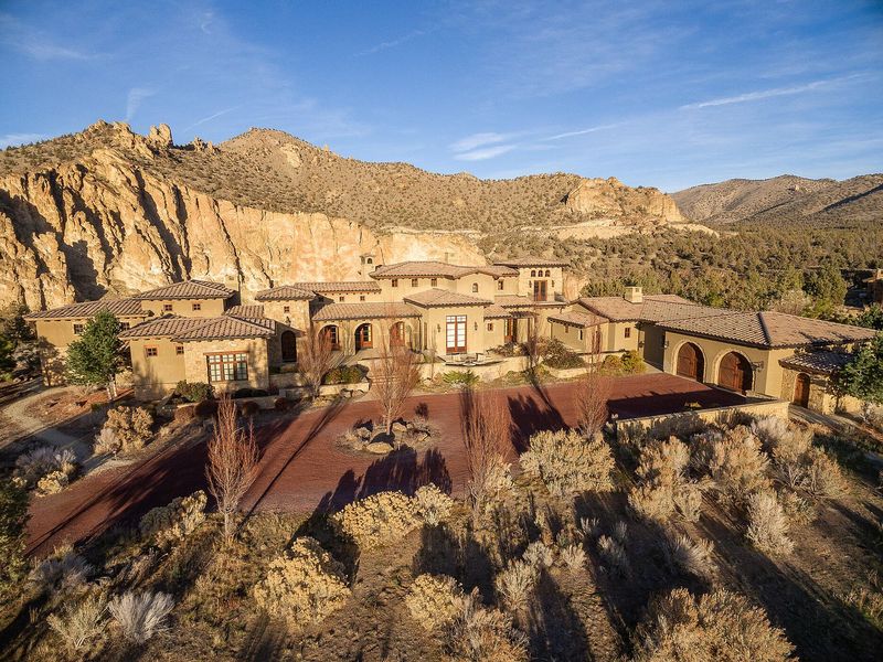 4. Masterpiece Overlooking Smith Rock