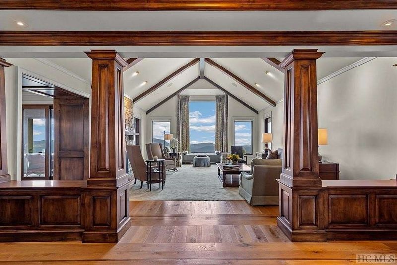 Interior Grandeur