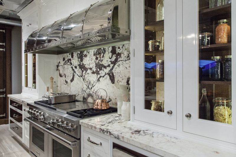 Floor-to-Ceiling Statement Walls