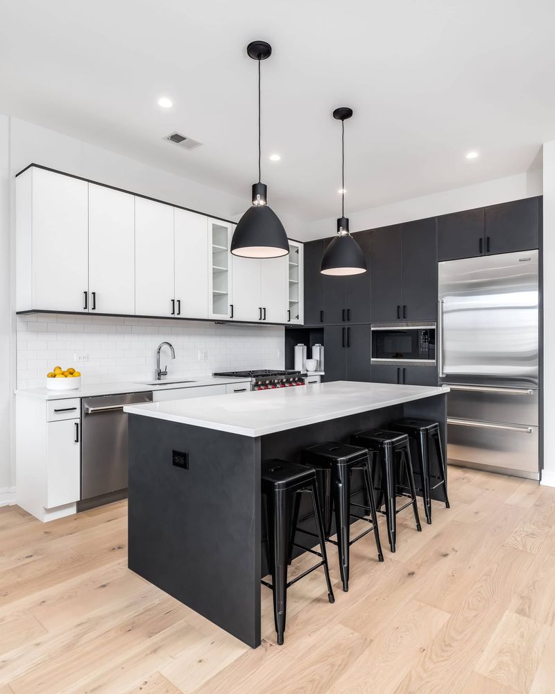 High-Contrast Two-Tone Cabinets