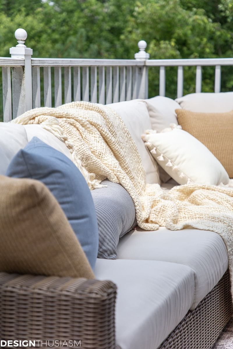Cozy Throw Blankets Extend Seasons