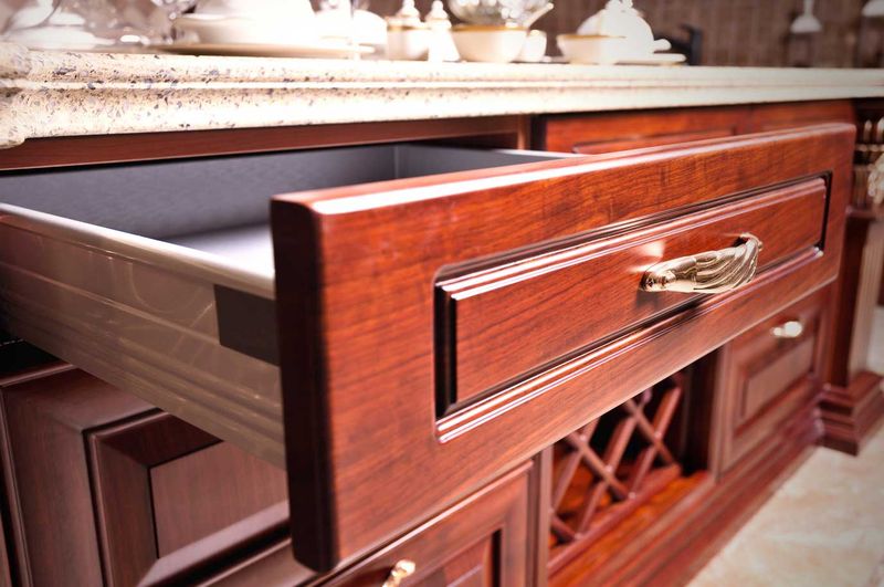 Misaligned Drawers