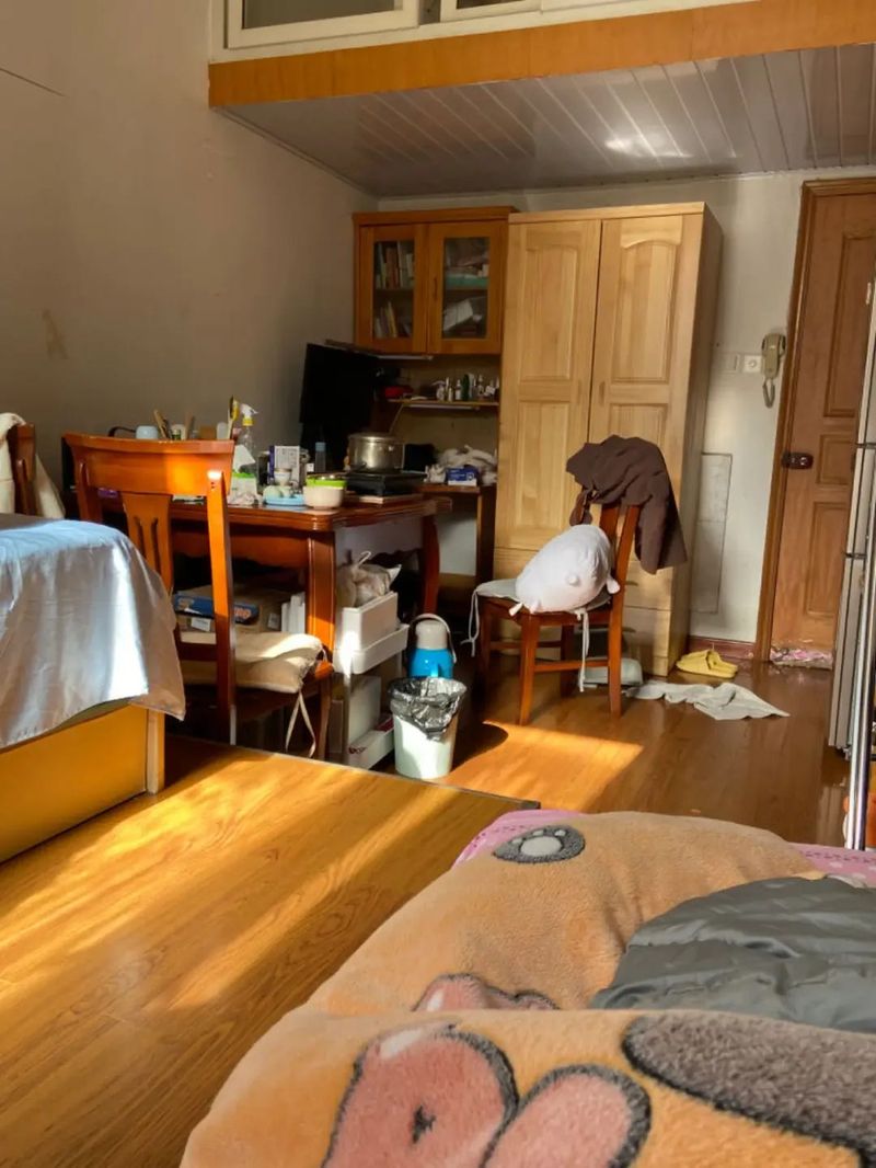 Shanghai's Shared Sleeping: When A Bed Becomes Home
