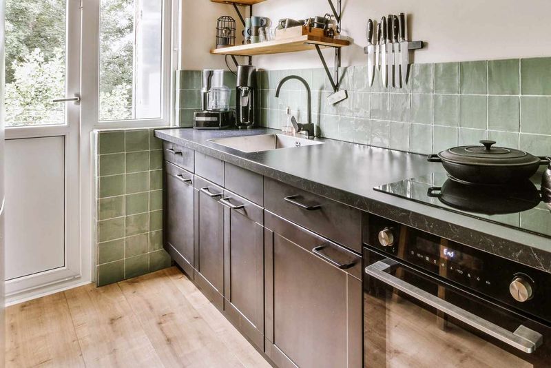 Using Open Shelves Too Close to Sinks
