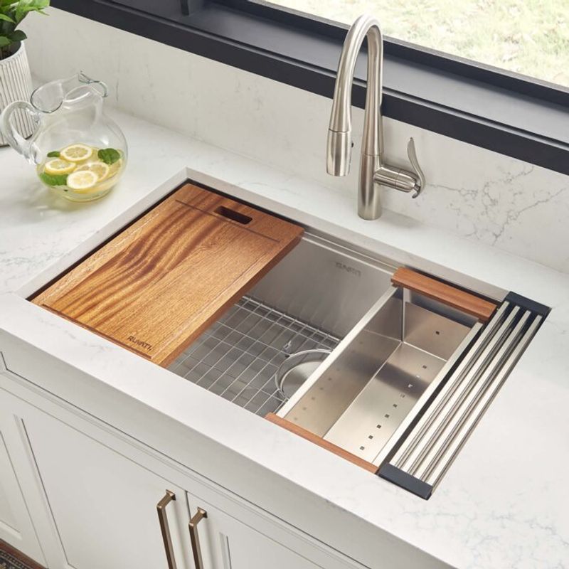 Minimalist sinks with integrated cutting boards