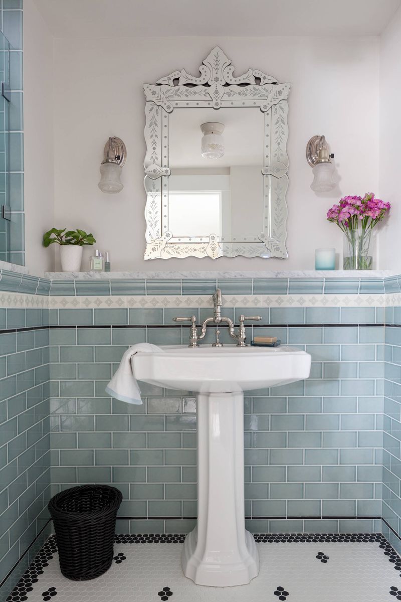 Pedestal Sinks Create Openness