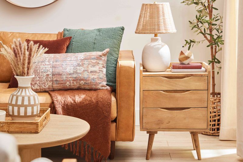 Use Table Lamps At Eye Level When Seated
