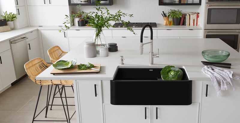 Farmhouse Sinks With Modern Faucets