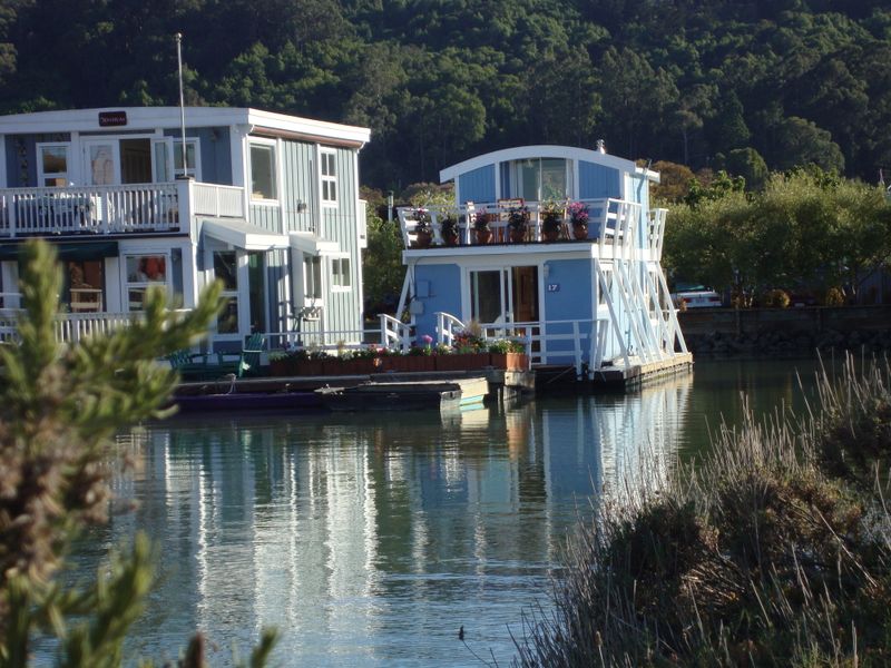 Floating Fishing Cabin