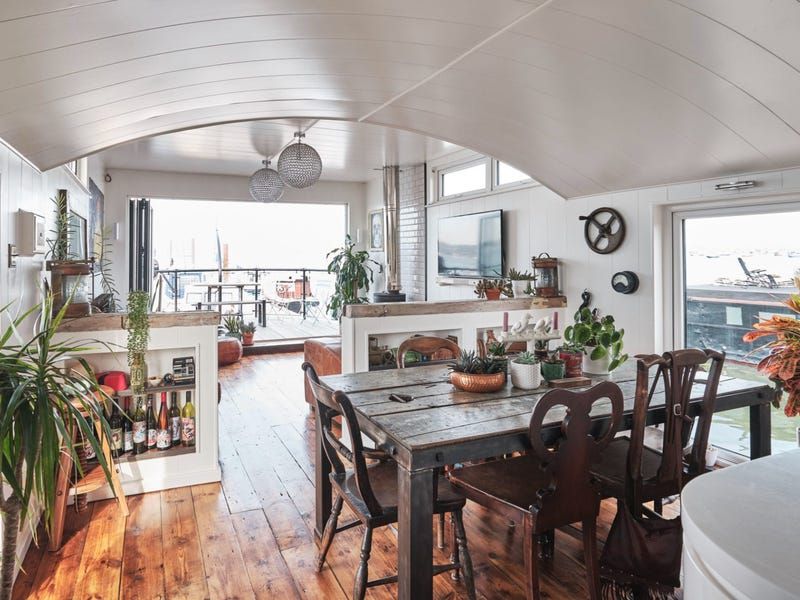Floating Houseboat Studio