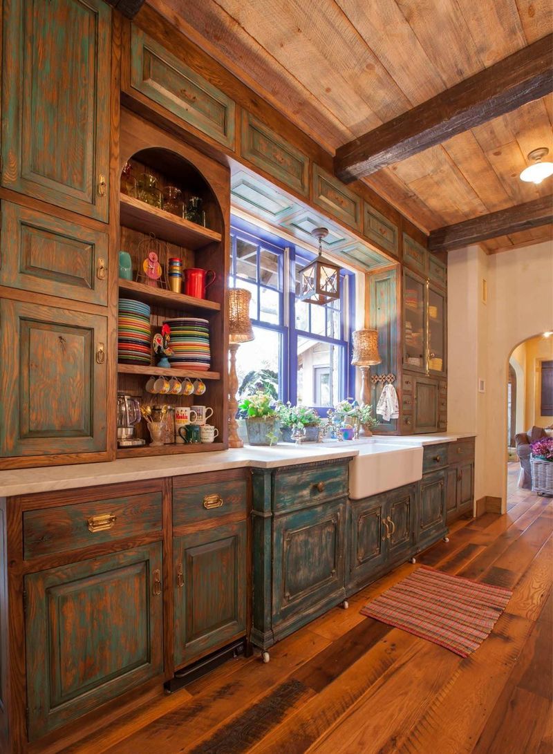 Ditch: Faux-distressed finishes