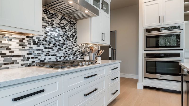 Ditch: Tiny mosaic tile backsplashes