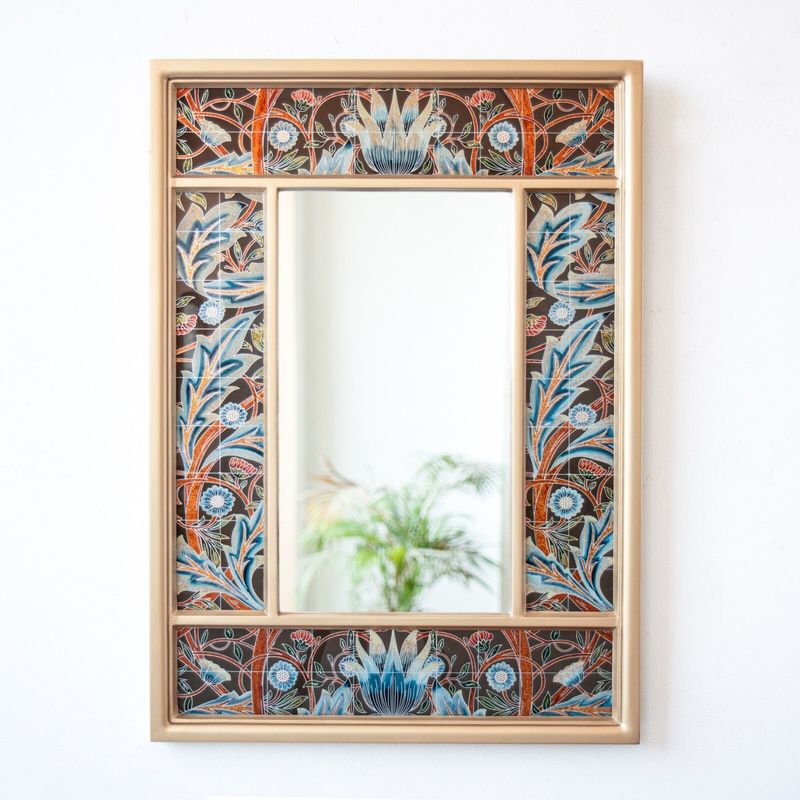 Sinuous Mirror Frames