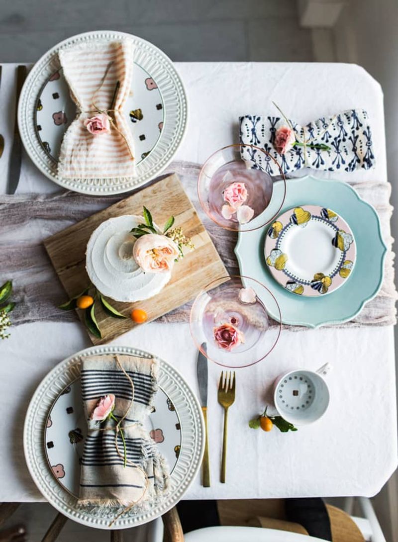 Pattern-Mixed Table Setting