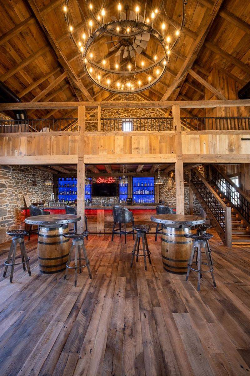 The Entertainment Barn With Bar