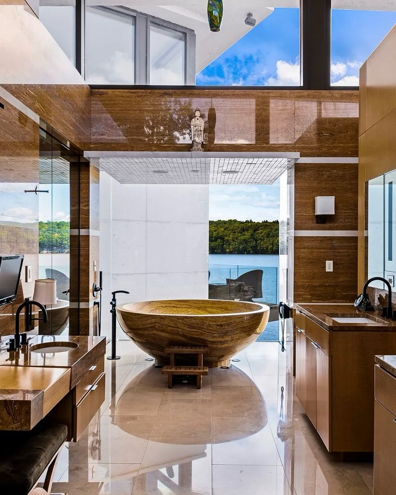 Luxurious Bathroom
