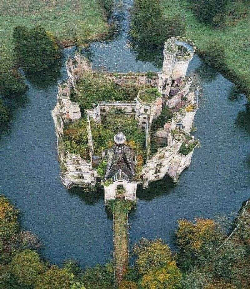 The Château de la Mothe-Chandeniers (France)