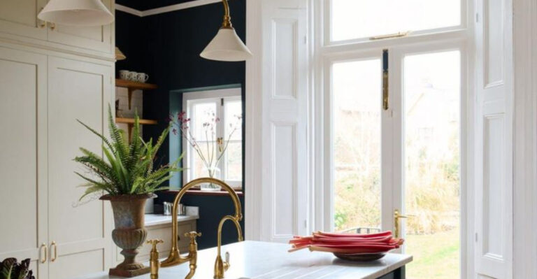 The Rise Of Retro Kitchen Islands (19 Reasons Why They’re So Functional)
