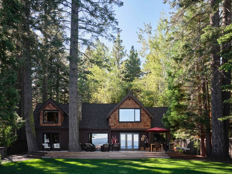 Mountainside Mirror Lodge