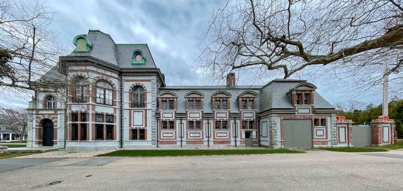 Belcourt Castle