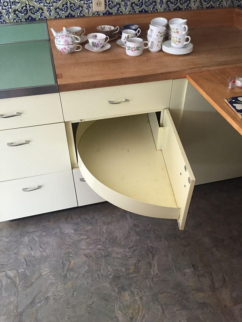 Lazy Susans in corner cabinets