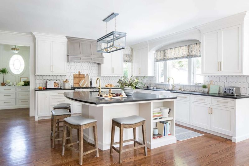 L-Shaped Kitchen With Island