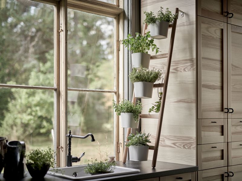 Keep Fresh Herbs In Matching Small Pots