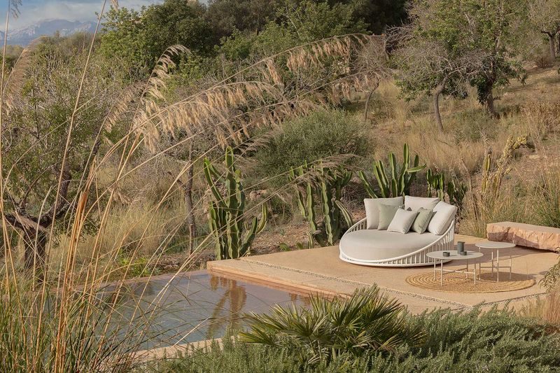 Minimalist Zen Garden Bed