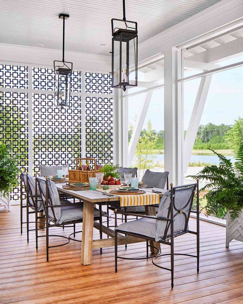 Outdoor Dining Station
