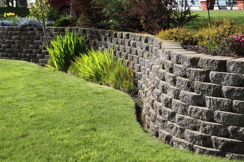 Curved Walls Follow Natural Landscape Features