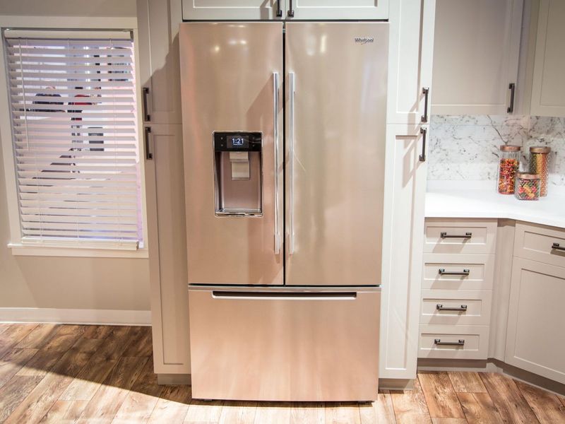 Stainless Steel Appliances With Fingerprint Magnets