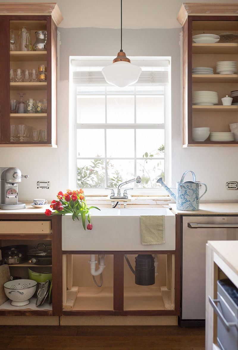 Farmhouse Sinks That Eat Counter Space