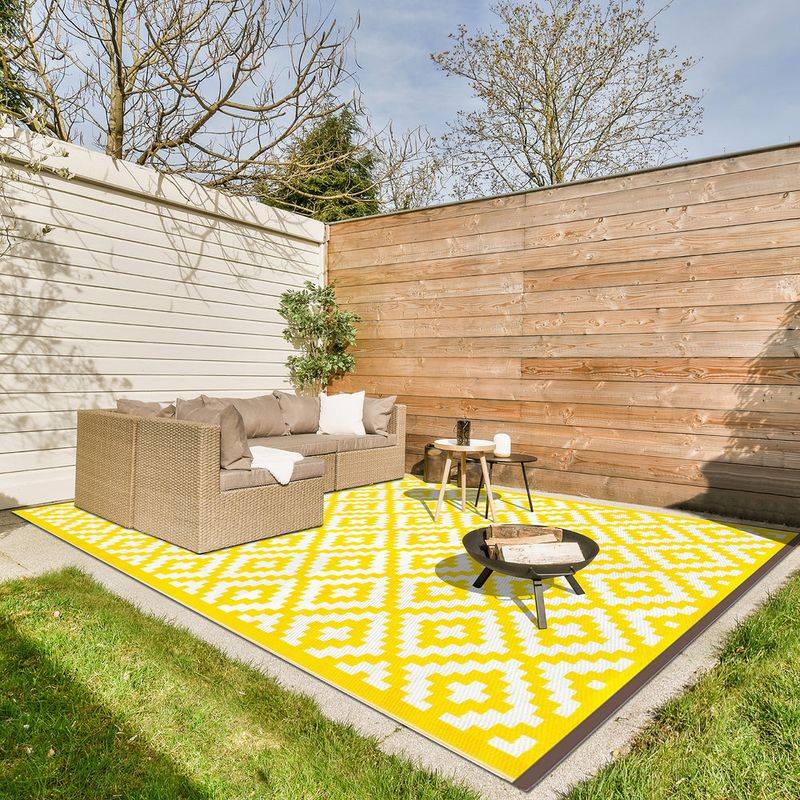 Outdoor Carpets With Bold Geometric Patterns