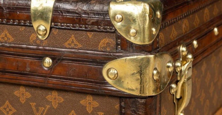 10 Interior Antique Items From The 1900s That Are Valued At Thousands Of Dollars (Plus 7 More Cool Ones)