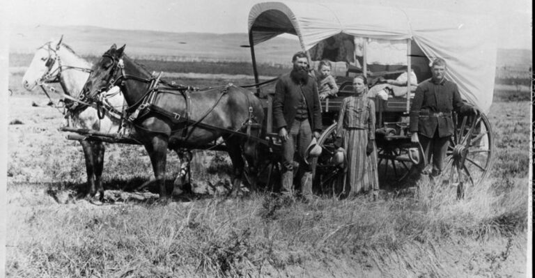 15 Incredible Vintage Photos Of America’s Pioneering Homesteaders