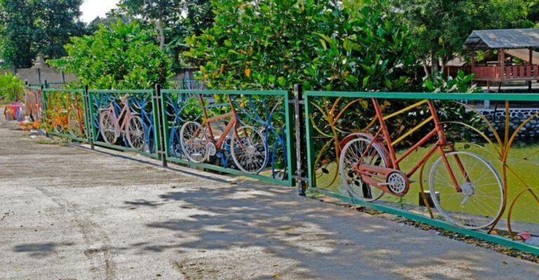15 Unique DIY Fence Ideas That Can Be Made From Recycled Materials