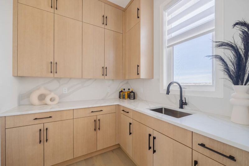Light Oak Shaker Cabinets