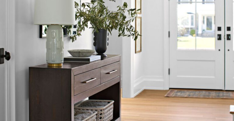 17 Entryway Refreshes Home Stagers Do In Under 10 Minutes For That “Wow” First Impression