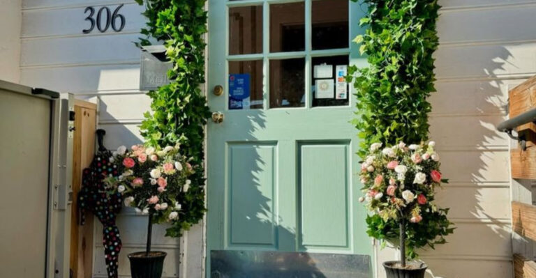 17 Front Door Colors To Avoid At All Costs And 7 Timeless Alternatives To Pick Instead