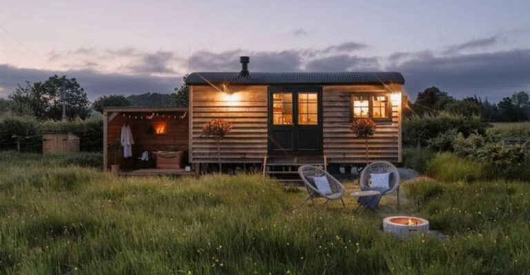 8 Budget-Friendly Tiny Homes That Are Incredibly Cheap And 7 Of The Most Expensive Ones