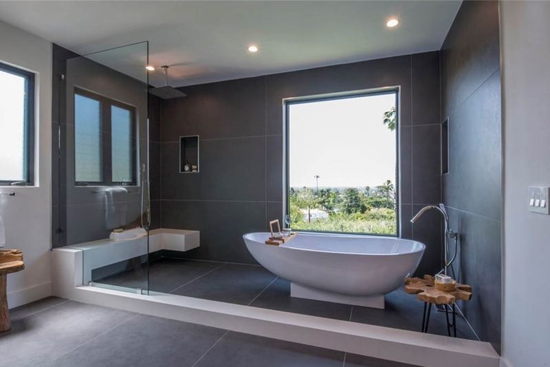 Combines Shower and Bathtub Elegantly