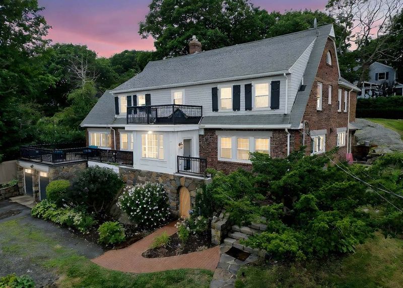 Rhode Island's Restrained Residences