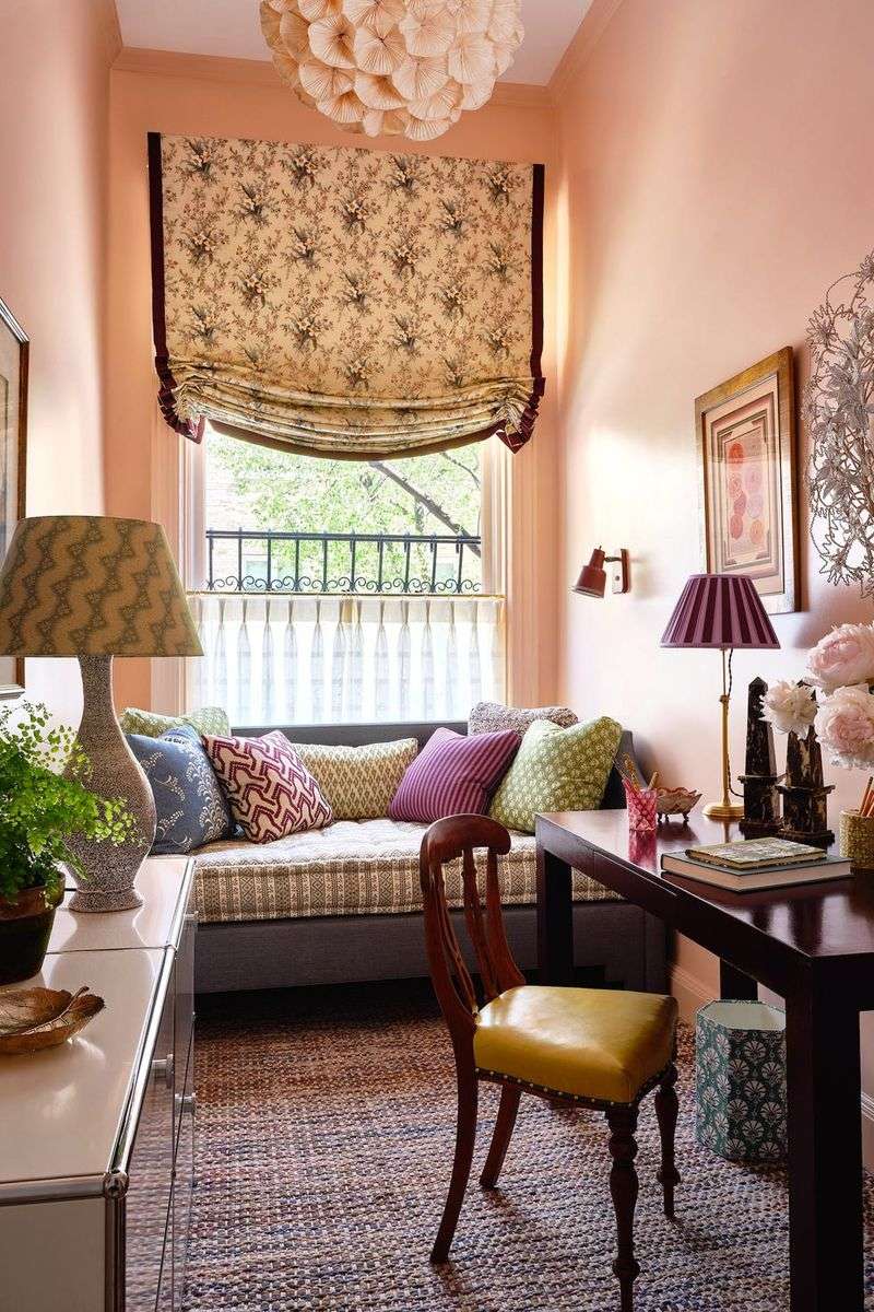 Minimal use of natural light
